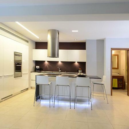 Spacious Fully Equipped 3Bd 2Bath Apt In The Heart Of City With Balconies Ac And Fast Wifi #2 Ηράκλειο Κρήτης Εξωτερικό φωτογραφία